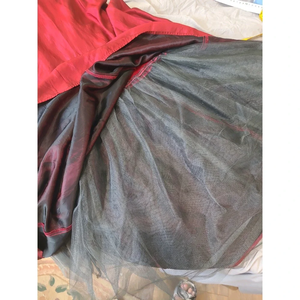 VTG. City Triangles Women SZ 5/6 Red Maxi Skirt black tulle Trimmed under slip.